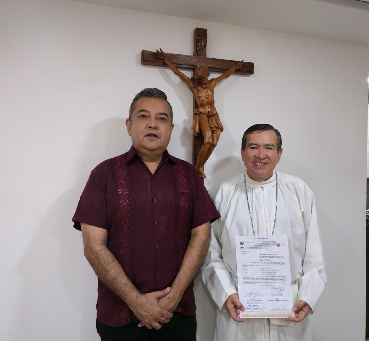 Entrega Gobierno del Estado título de propiedad a la Diócesis de Tabasco.