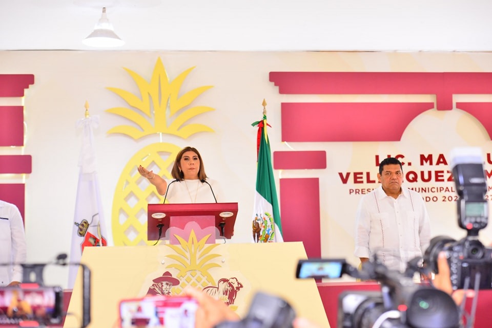 A un año de gobierno, Mari Luz Velázquez Jiménez refrenda su compromiso y gratitud con el pueblo de Huimanguillo.