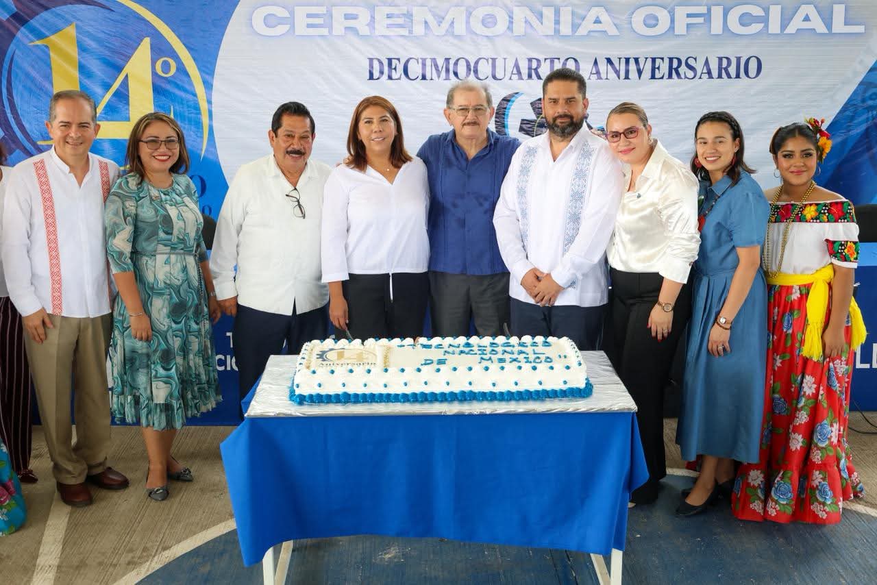 Alcaldesa Mari Luz Velázquez Jiménez se une a la celebración del 14° Aniversario del Tecnológico de Huimanguillo.