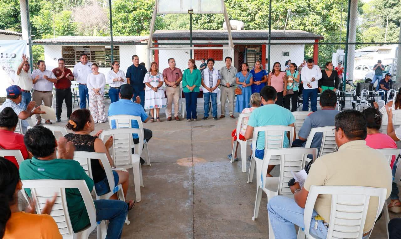Alcaldesa Mari Luz Velazquez brinda jornada de territorio en Caobanal 1ra. sección, Huimanguillo.