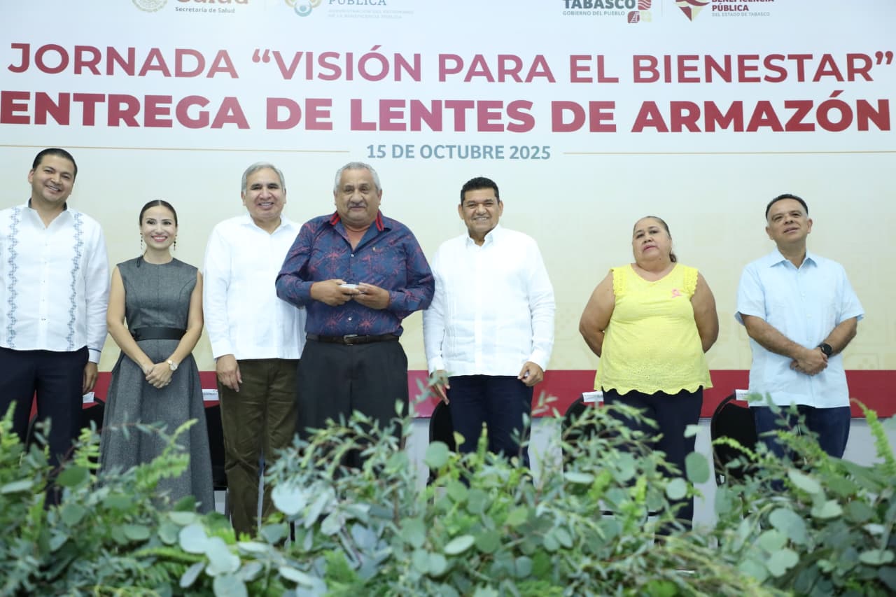 Mediante suma de esfuerzos, Gobierno del Estado y la Beneficencia Pública entregan 2,587 lentes a personas de bajos recursos; el próximo año realizarán 2 mil cirugías de cataratas.