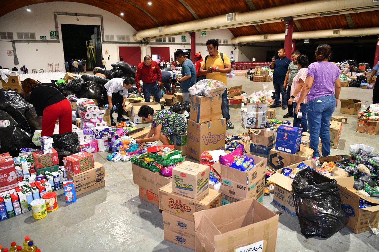 Parte a Veracruz segundo envío con ayuda humanitaria; Gobierno del Estado moviliza 50 toneladas de víveres, así como maquinaria y equipo, en solidaridad con afectados.