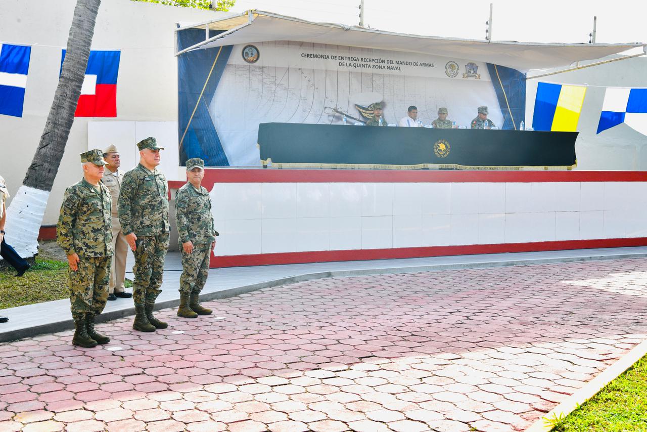 Atestigua Javier May ceremonia de entrega-recepción del Mando de Armas de la Quinta Zona Naval.