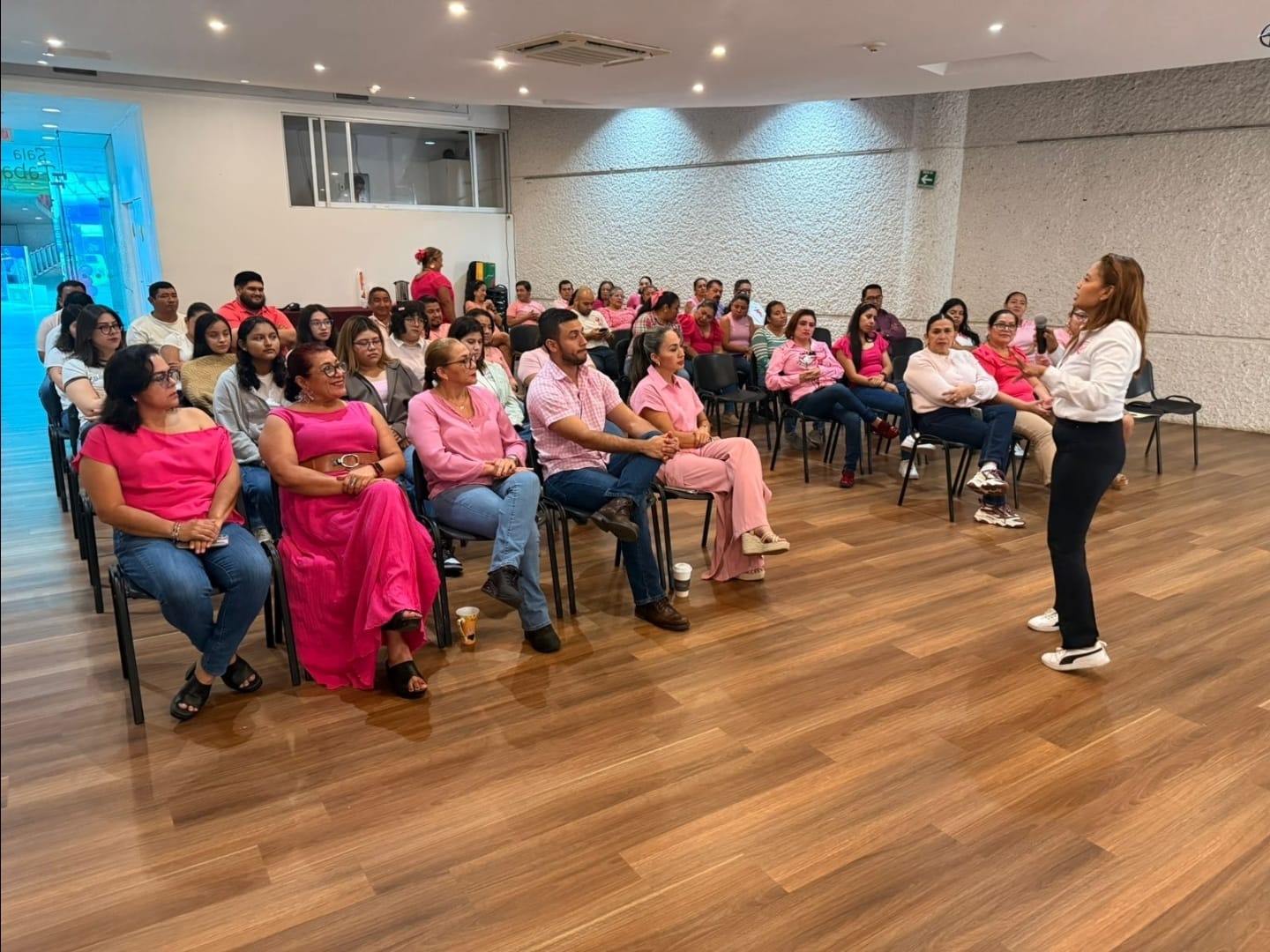 Secretaría de Salud y Papagayo fomentan conciencia y autocuidado en el marco de la lucha mundial contra el cáncer de mama.