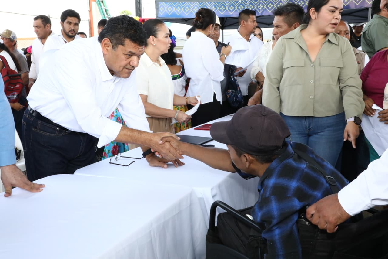 Inicia Gobierno del Estado sexta vuelta con Jornada de Atención en Territorio y lleva bienestar a familias de Límbano Blandín de Macuspana.