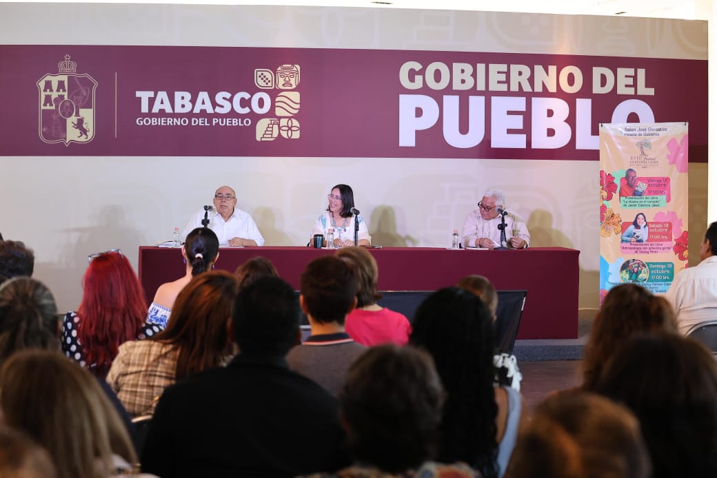 Presentan en XVIII Festival Cultural Ceiba libro de Vianey Pérez que genera conciencia por las palabras de nuestros ancestros.