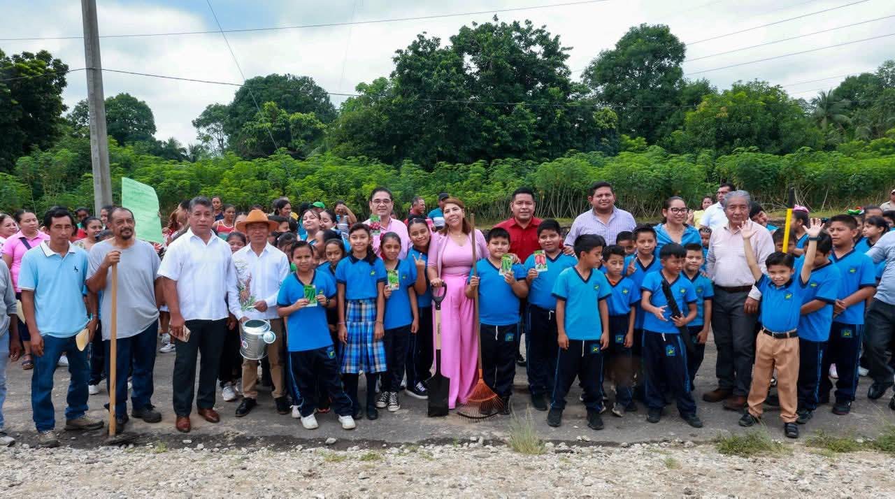 Impulsa presidenta Mari Luz Velázquez Jiménez proyecto de Huertos Escolares en Nueva Chontalpa.
