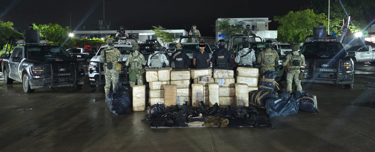 En Tabasco, aseguran más de 600 kilogramos de mariguana; suman 41 detenidos, 32 mil dosis y armas decomisadas en las últimas 36 horas en intensos operativos de la FIRT Olmeca.