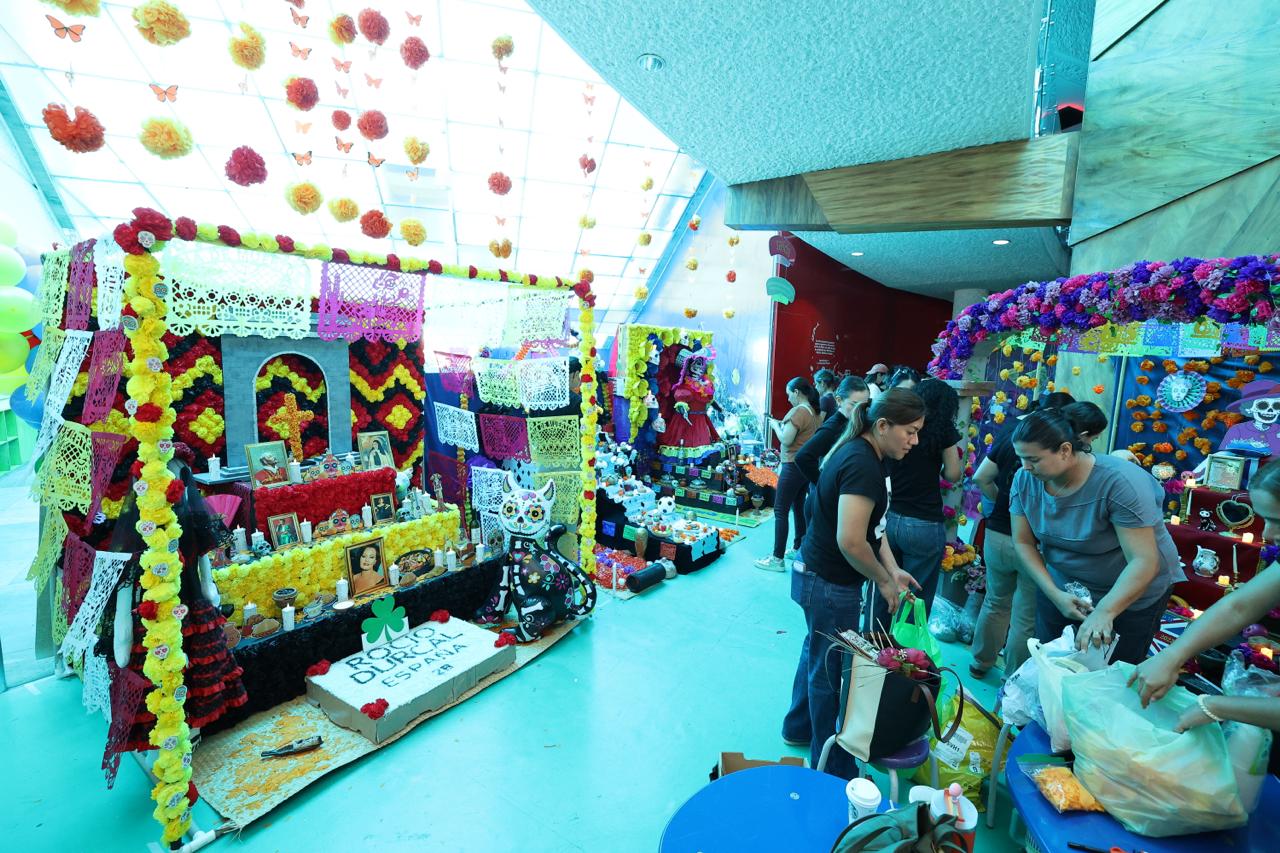 Tradición y color inundan el Museo Interactivo Papagayo con su concurso de altares para celebrar el Día de Muertos.