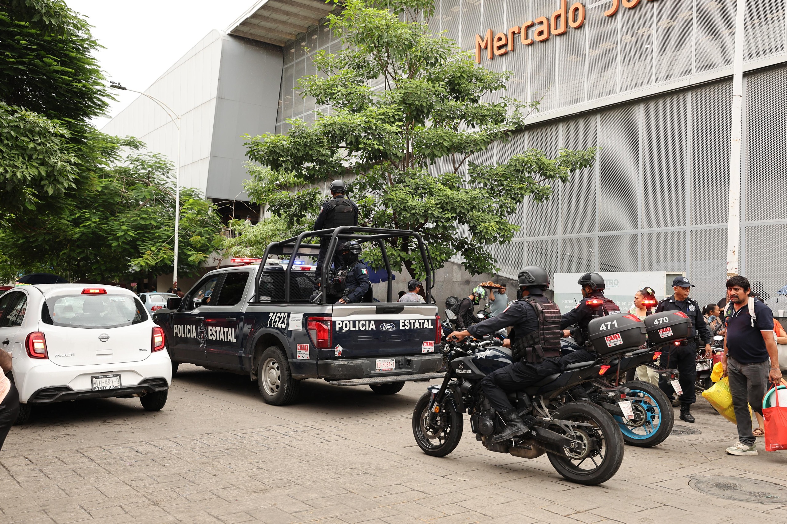 Refuerza SSPC la proximidad social en los mercados de la capital tabasqueña con motivo del Día de Muertos.