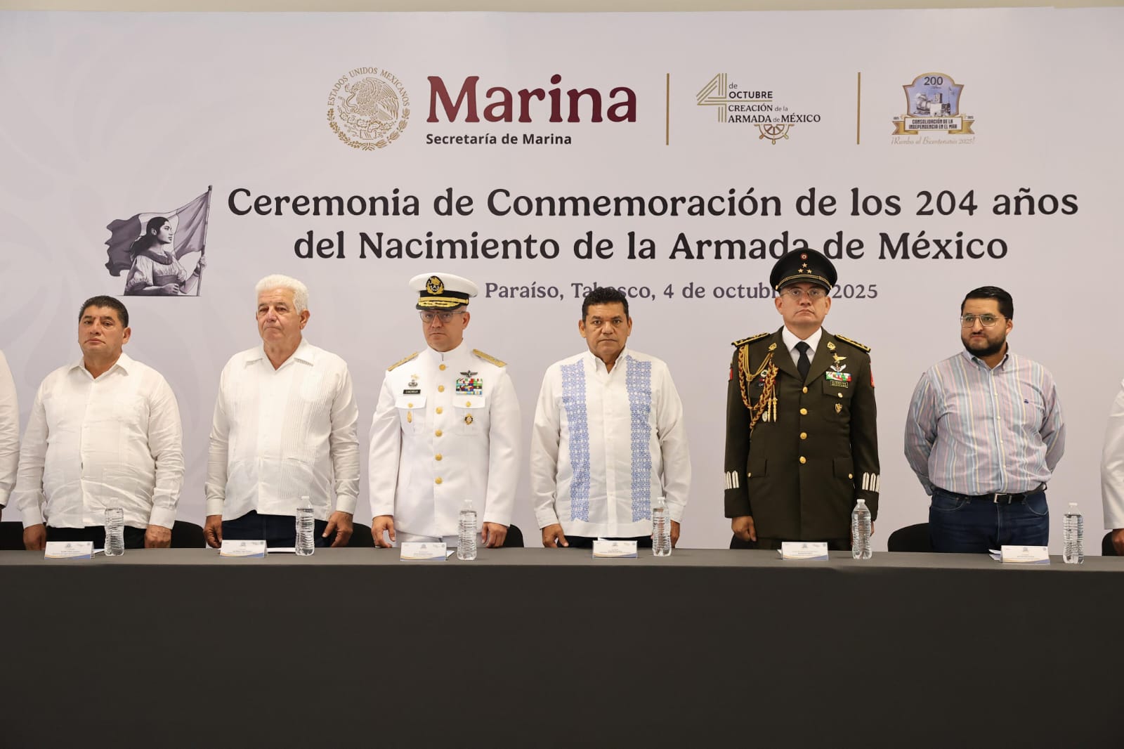 Atestigua Gobernador Javier May conmemoración de los 204 años de la Armada de México.