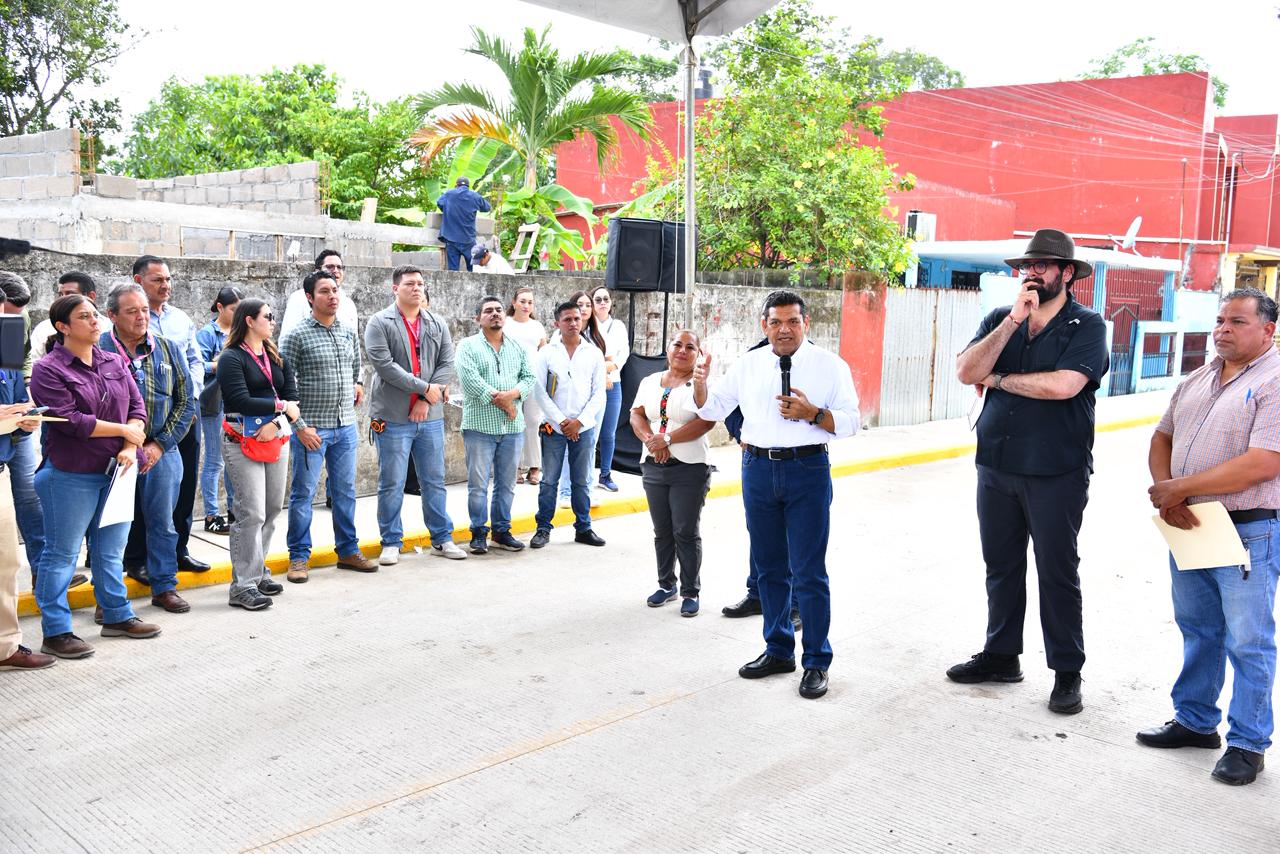 Gobierno del Estado entrega equipamiento urbano en beneficio de 5,622 habitantes de Villa Jalupa, Jalpa de Méndez.