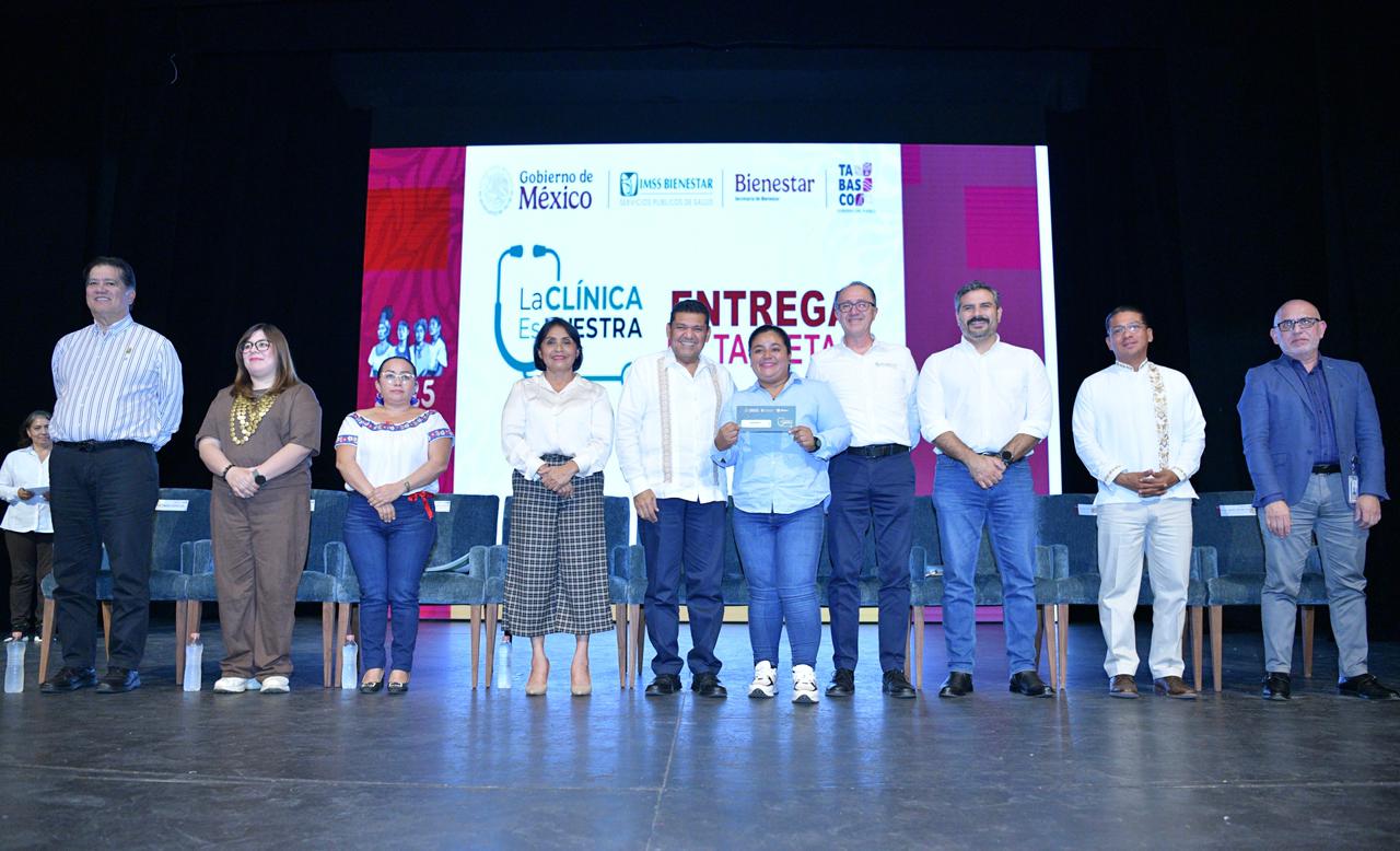 Tabasco reafirma alianza con el Gobierno de México en salud; entrega Javier May tarjetas del programa ‘La Clínica es Nuestra’ para mejora de infraestructura y fortalecer el tejido social.