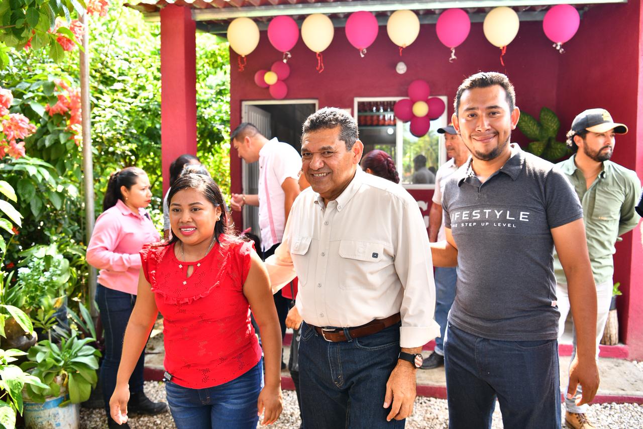 Con vivienda digna, Gobierno del Estado devuelve esperanza a 139 familias de comunidades apartadas en Comalcalco.