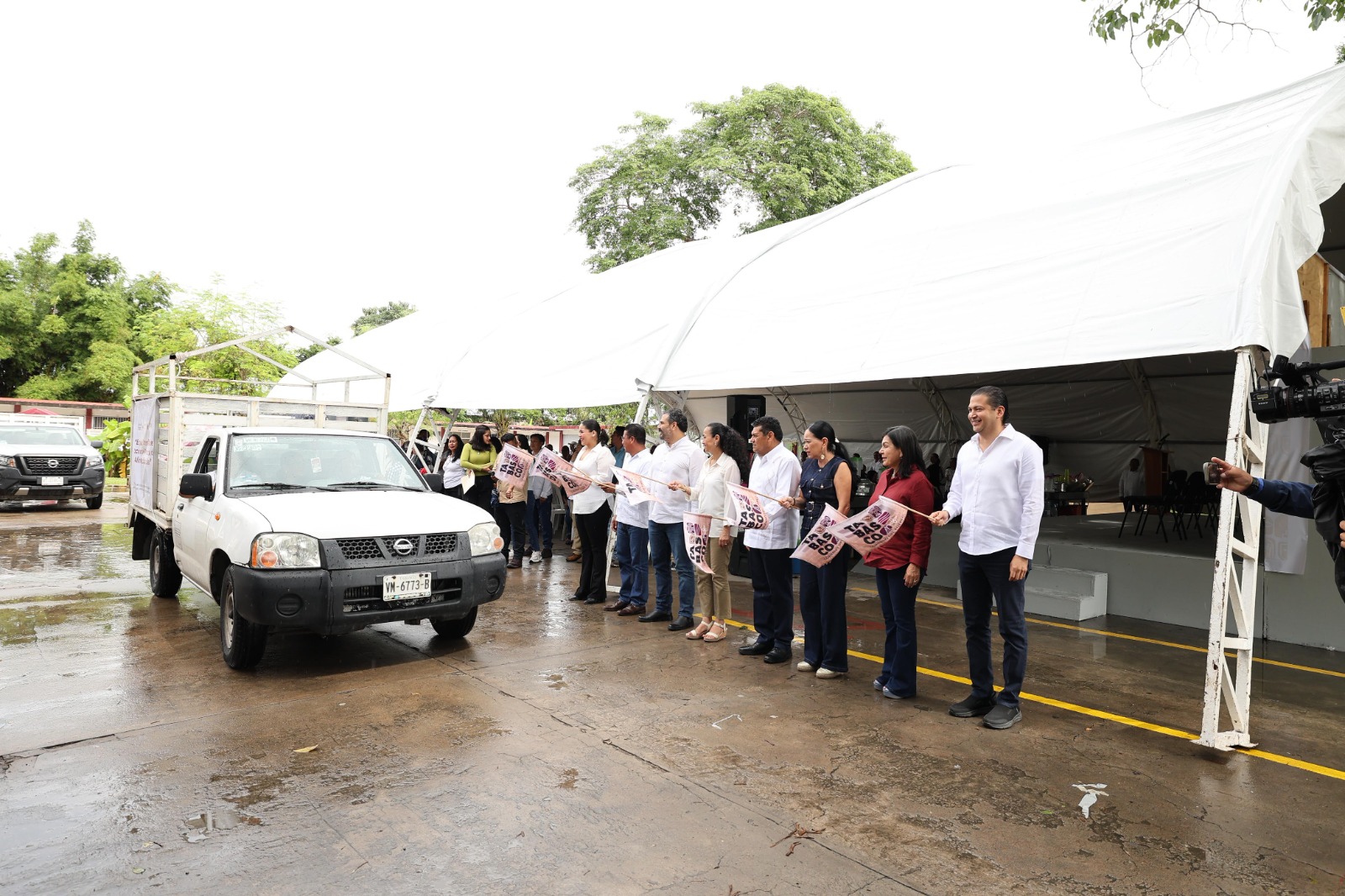 Pone en marcha Javier May entrega de utensilios de cocina para el programa de alimentación escolar en su modalidad caliente.