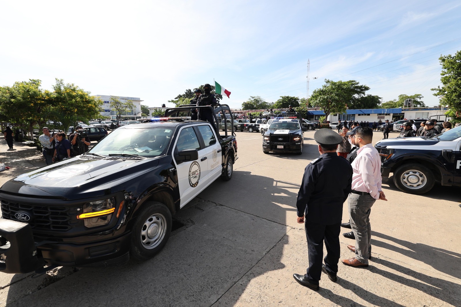 En marcha, operativo ‘Buen Fin 2025’; participan más de 1,120 elementos de SSPC y fuerzas federales y estatales de la FIRT para que la población realice sus compras con tranquilidad.