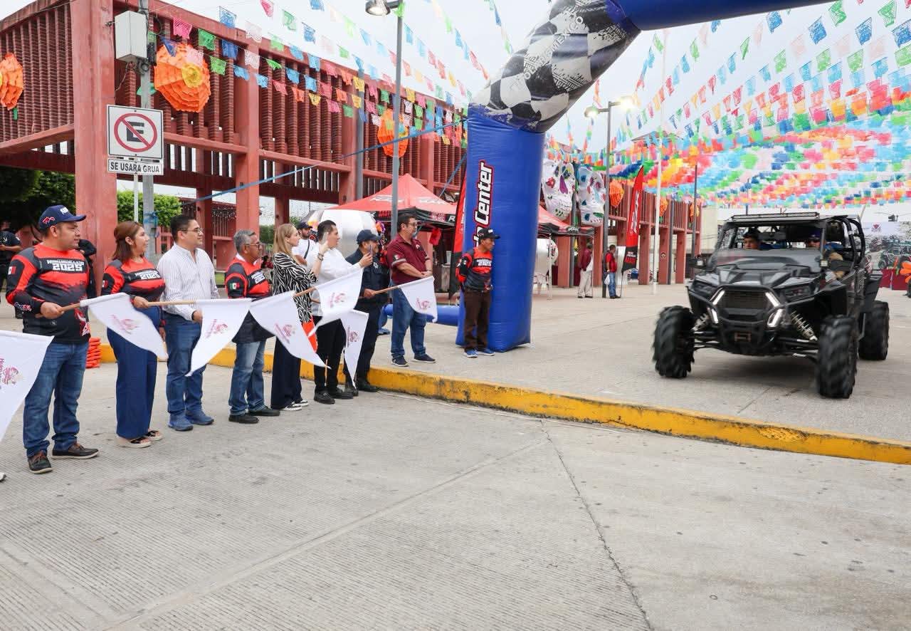 Presidenta Municipal, Mari Luz Velázquez Jiménez, da el banderazo de inicio del “Huimanguillazo 2025”.