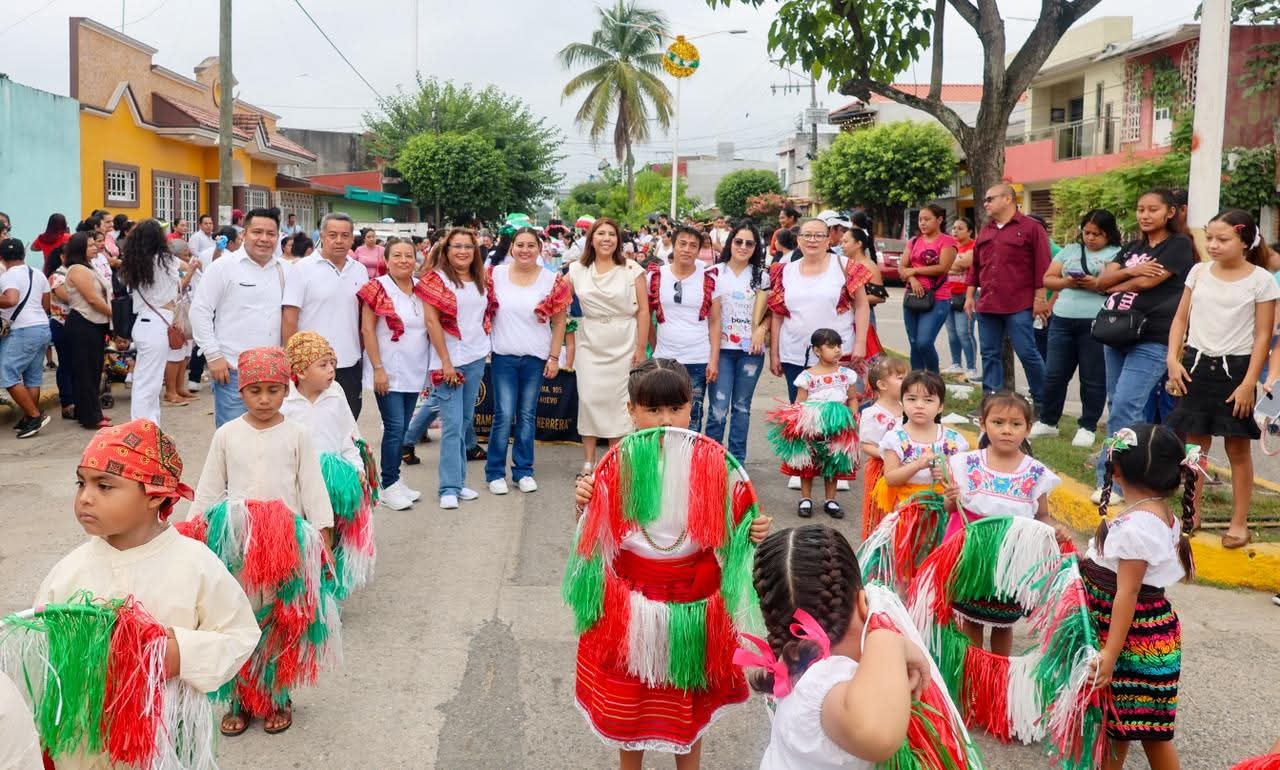 Alcaldesa Mari Luz Velázquez Jiménez preside desfile Cívico conmemorativo a la Revolución Mexicana.