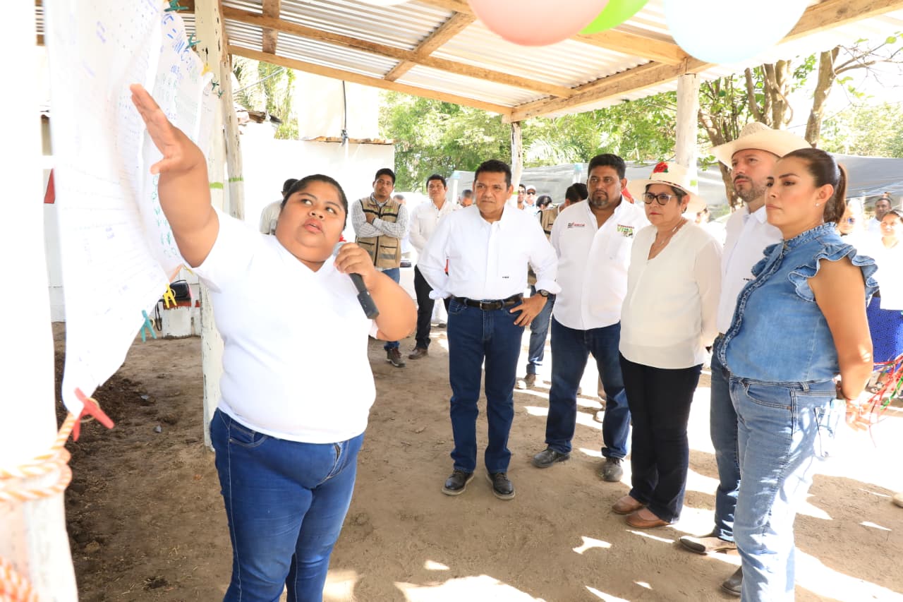 Anuncia Javier May adquisición de maquinaria para mantenimiento de caminos cosecheros; desde Balancán reitera compromiso del Gobierno del Estado con la obra pública y el desarrollo de las comunidades.