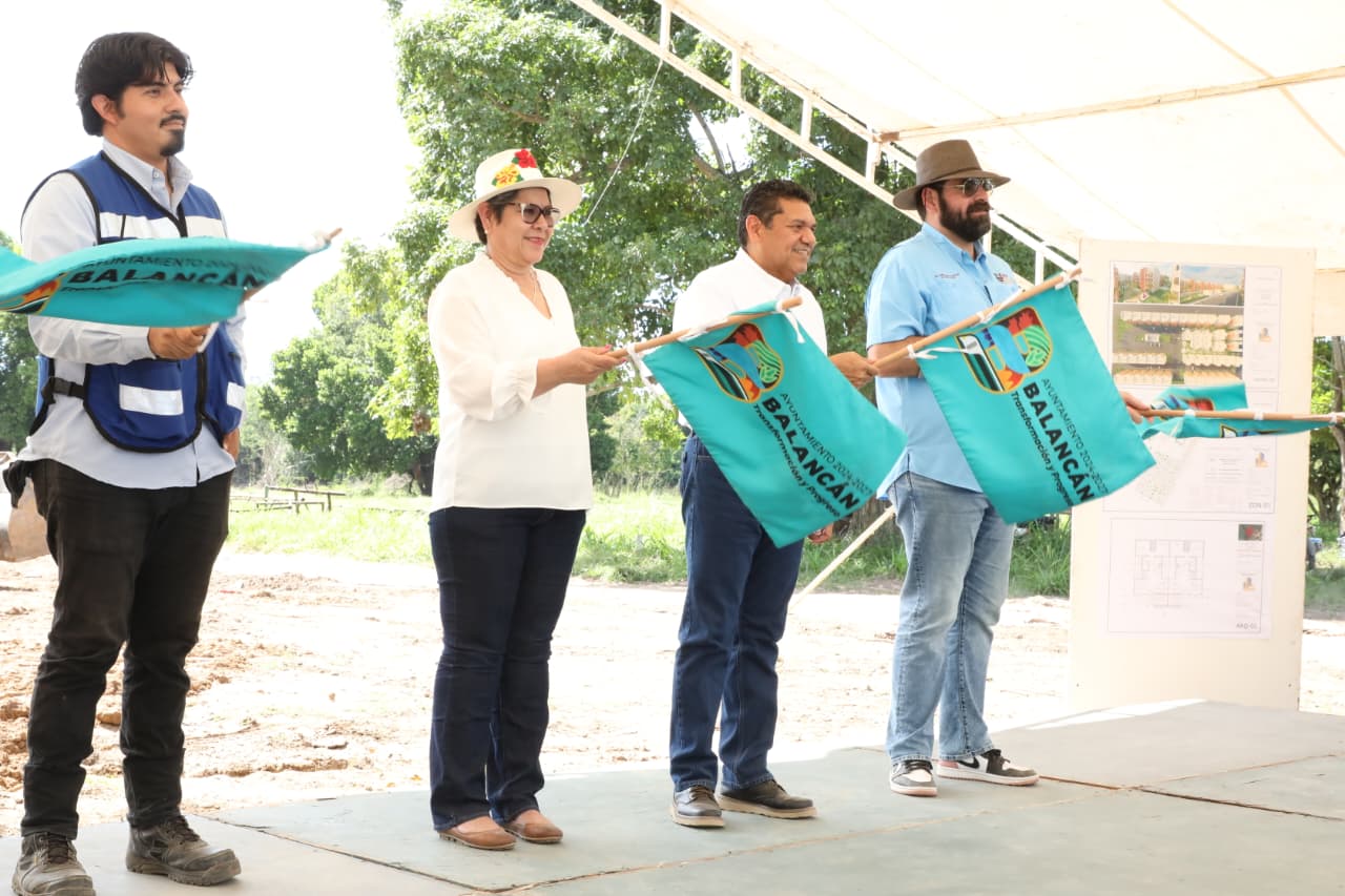 En Balancán inicia construcción de primeras 360 casas de Conavi; ‘Viviendas del Bienestar’ generará auge laboral similar a cuando se construyó la refinería Olmeca: Javier May Rodríguez.