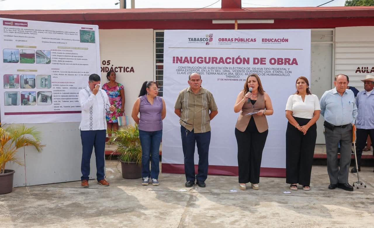 Presidenta municipal Mari Luz Velázquez Jiménez junto con la Secretaria de Cultura en representación del gobernador Javier May, inaugura la construcción de la subestación eléctrica y obra exterior en la Telesecundaria Vicente Guerrero, en Tierra Nueva 3ª sección.
