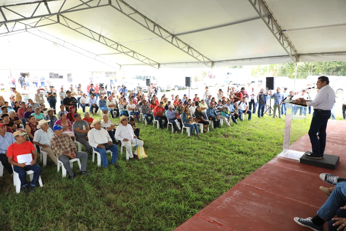 Anuncia Javier May rehabilitación de más de 50 km de carretera en Jonuta; con estas acciones se impulsa el desarrollo económico y social del municipio, afirmó.