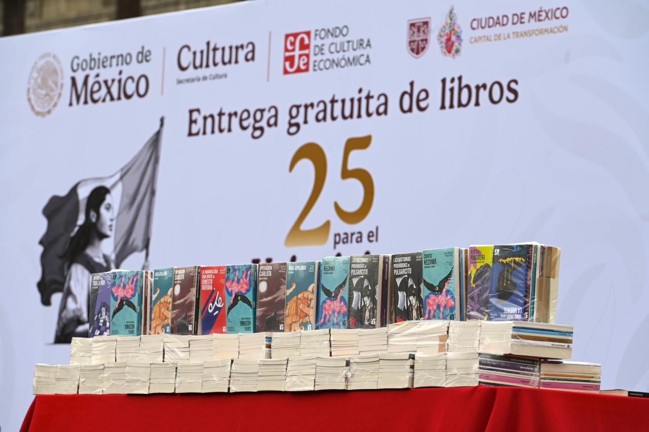 ENCABEZA PRESIDENTA CLAUDIA SHEINBAUM ENTREGA GRATUITA DE 2.5 MILLONES DE LIBROS DE LA COLECCIÓN 25 PARA EL VEINTICINCO DEL FCE A JÓVENES DE LATINOAMÉRICA.