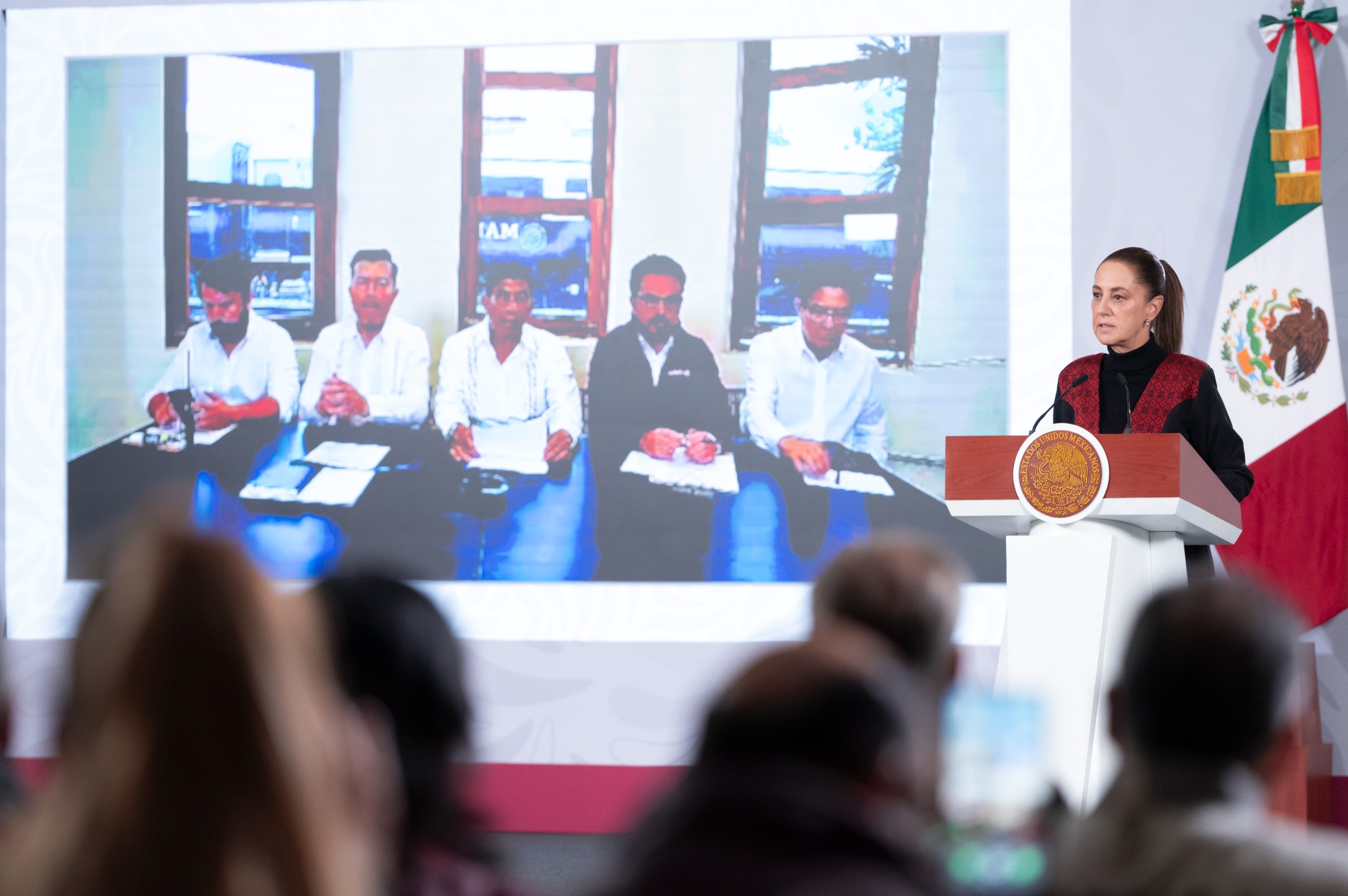 EL GOBIERNO DE MÉXICO SIEMPRE ESTARÁ CERCA DE LAS VÍCTIMAS DEL ACCIDENTE DEL TREN INTEROCEÁNICO: PRESIDENTA CLAUDIA SHEINBAUM; SE ASIGNÓ A UN SERVIDOR PÚBLICO POR FAMILIA.