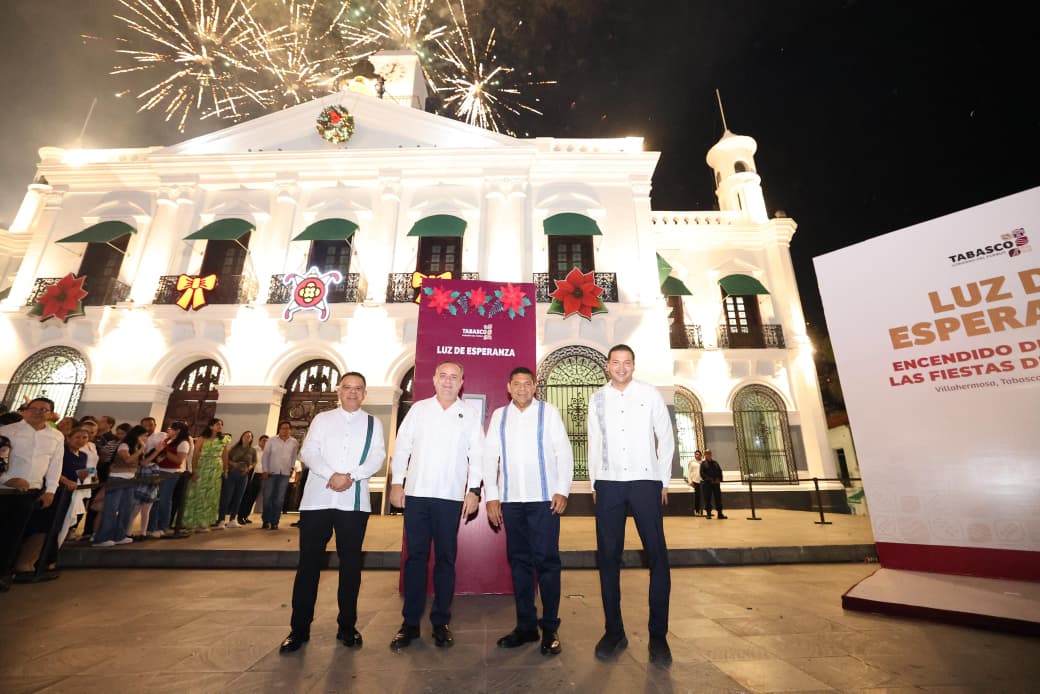 Ilumina Navidad al Edén con luces de alegría y esperanza; cientos de familias disfrutan atractivos instalados por Gobierno del Estado en Plaza de Armas.