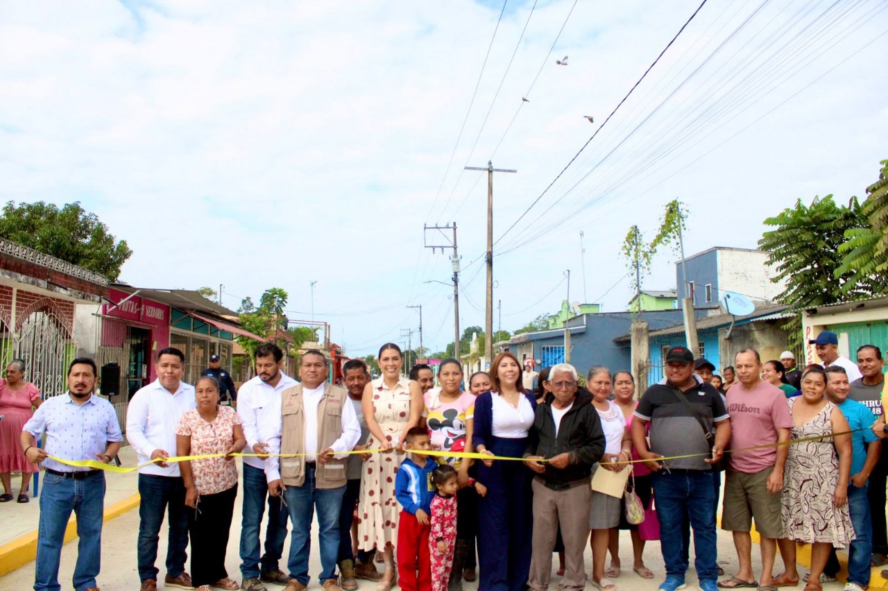 Con entrega de obras sociales, Gobierno del Estado refirma su compromiso por el desarrollo de las familias de Huimanguillo.