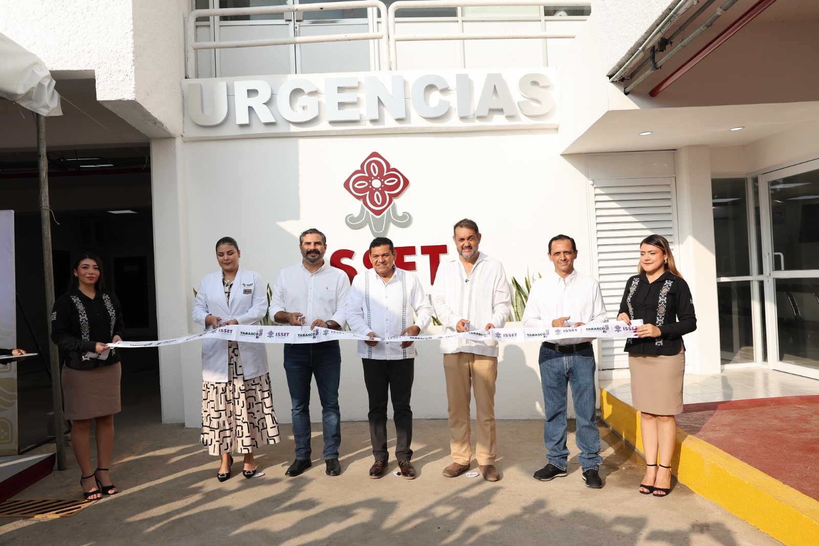 Gobierno del Estado moderniza servicios de salud en beneficio de la base trabajadora; inaugura Javier May ampliación de área de urgencias del Centro de Especialidades Médicas ISSET.