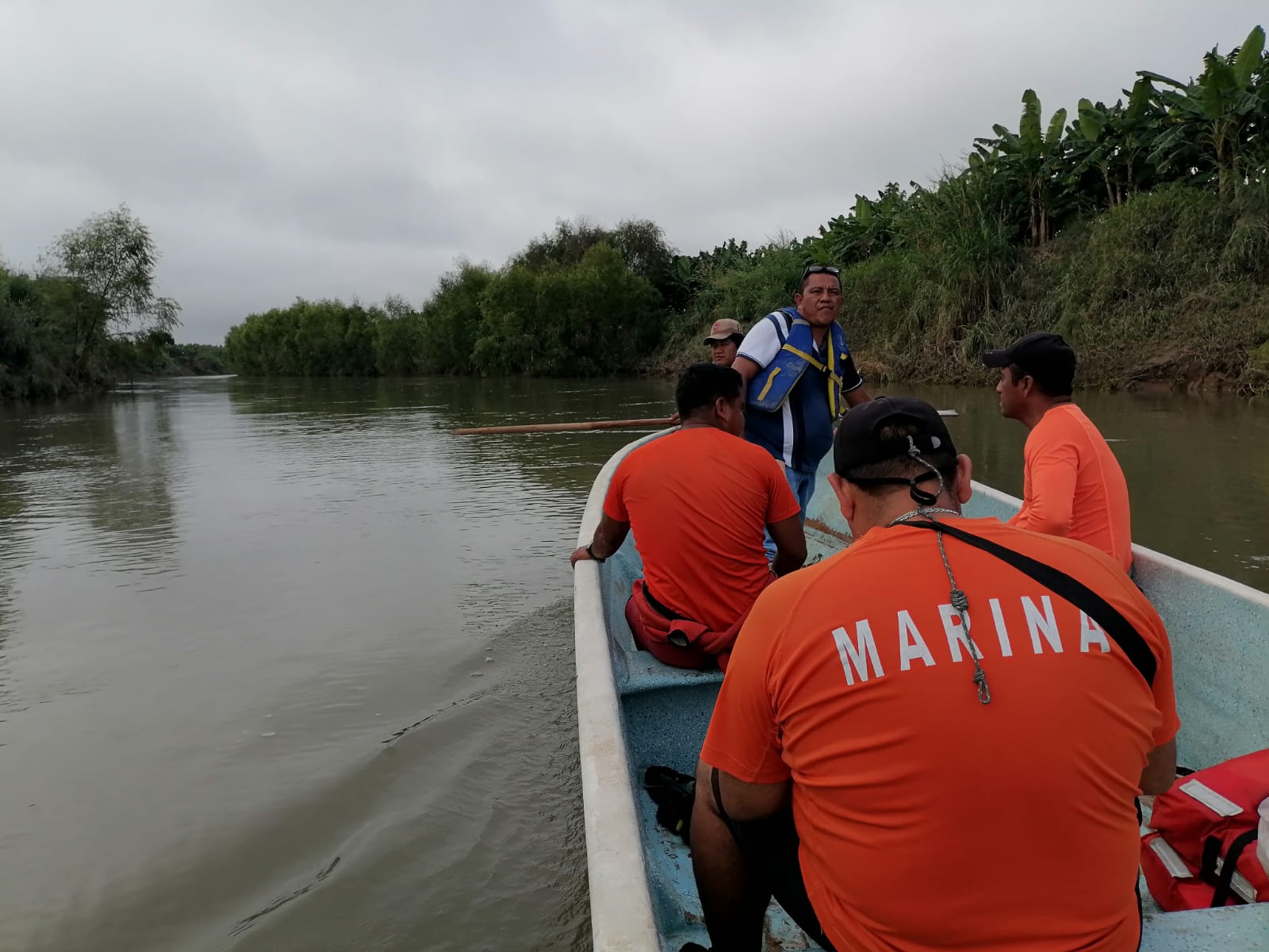 SE INTENSIFICAN LABORES DE BÚSQUEDA DE PERSONA ARRASTRADA POR EL RÍO PUYACATENGO EN TEAPA.