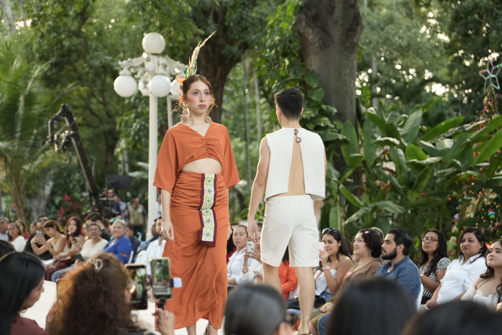 Brinda Gobierno del Estado impulso al sector artesanal con exitoso Desfile de Moda “Jit’Pixan”.