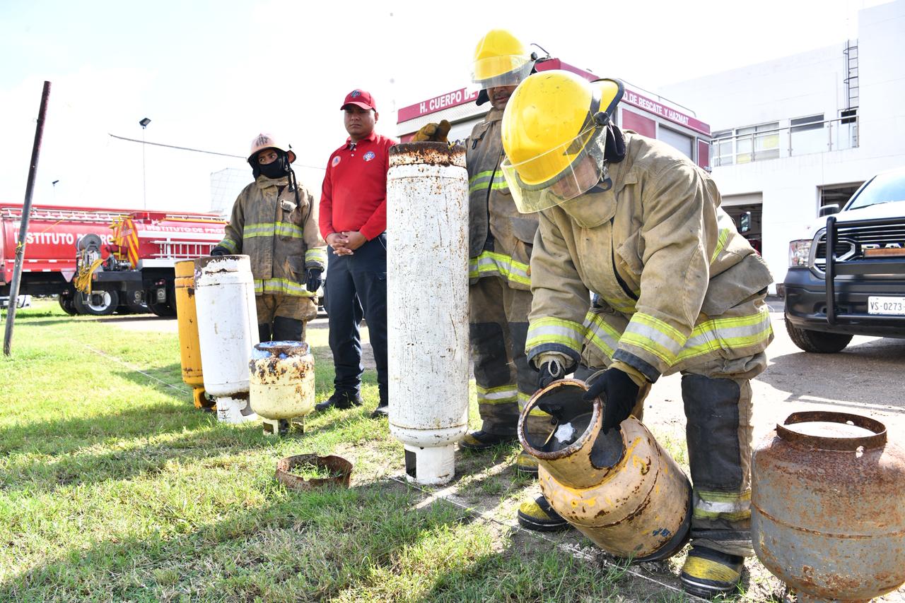 Emite Bomberos recomendaciones para evitar accidente por fallas en instalaciones y cilindros de gas; pide también no usar pirotecnia.