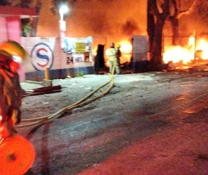 Atiende Protección Civil incendio por explosión en la ranchería Río Viejo Primera Sección de Centro.