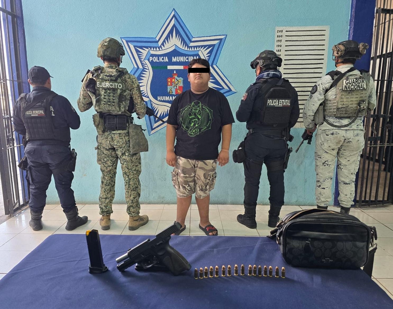 Policía de Huimanguillo y fuerzas federales detienen a una persona por la portación de un arma de fuego y una camioneta, en la R/a El Puente.