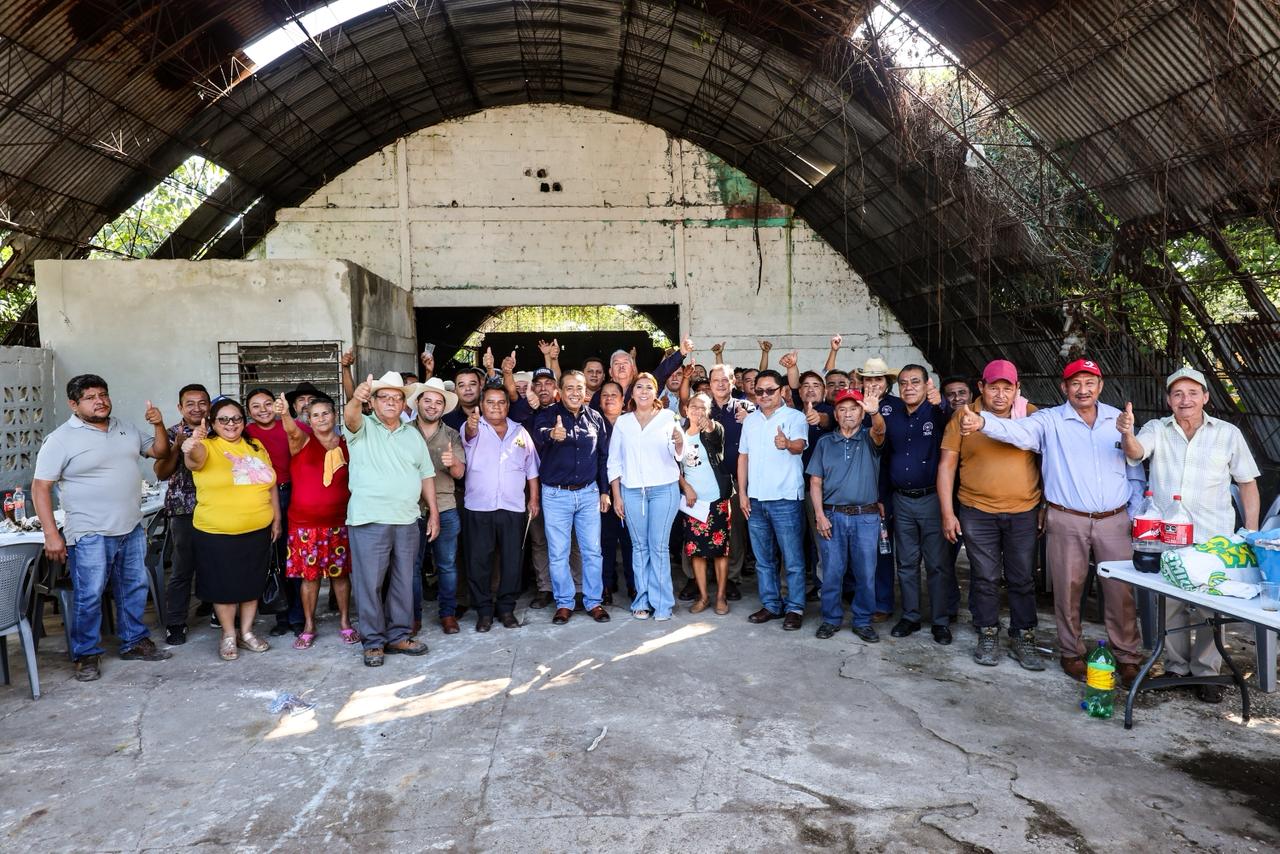 Mari Luz Velázquez Jiménez sostuvo un encuentro con cañeras y cañeros de Huimanguillo con el fin de refrendar el compromiso de trabajar de la mano con el sector.