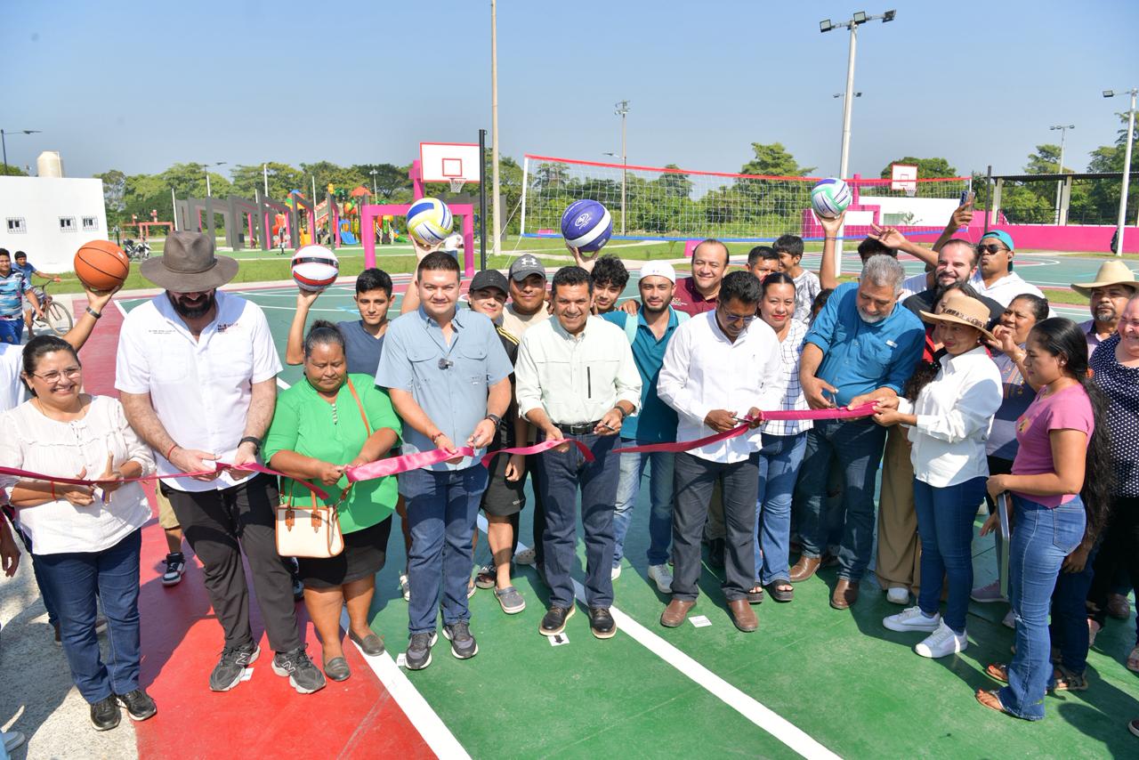 Estrena Tecolutilla Unidad Deportiva; ¡es compromiso cumplido del Gobierno del Estado que encabeza Javier May!: habitantes.