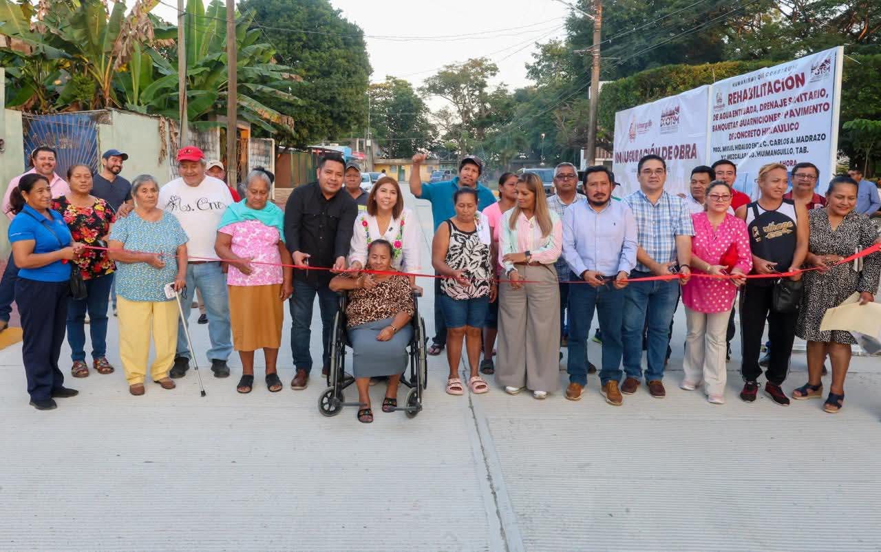 Alcaldesa Mari Luz Velázquez Jiménez, inaugura rehabilitación integral de la Prolongación de Miguel Hidalgo en Huimanguillo.