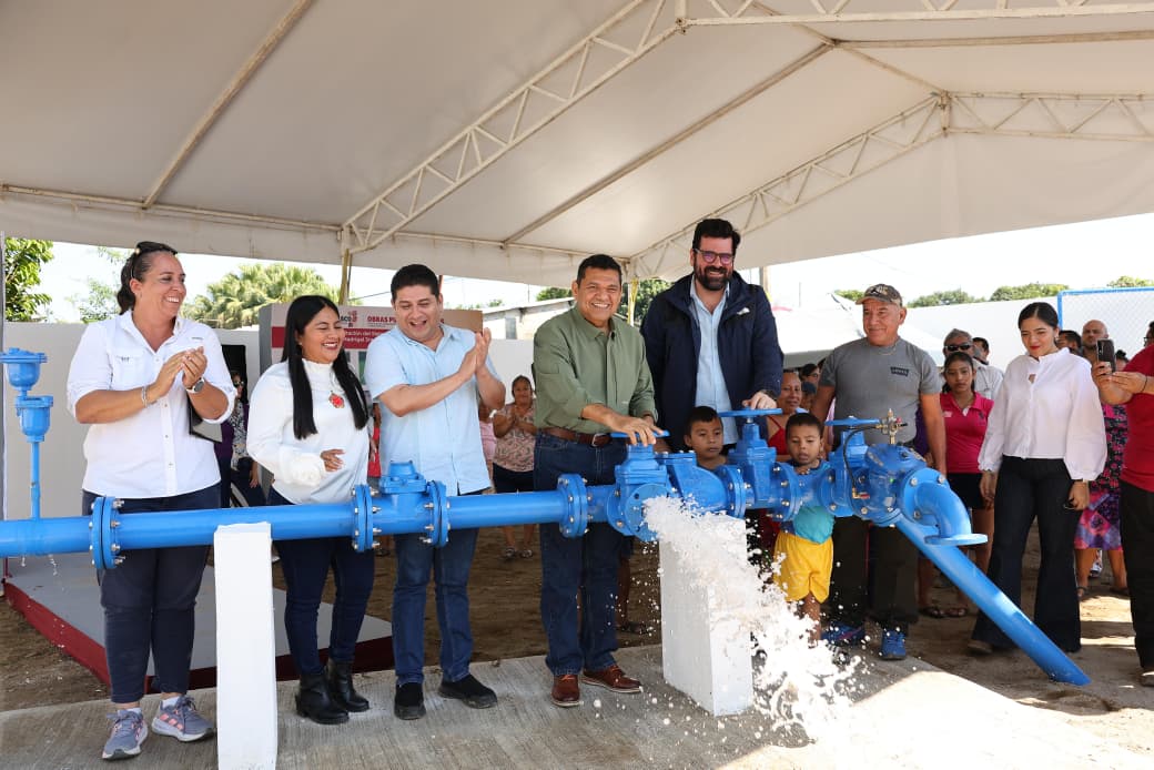 Gobierno del Estado entrega pozo de agua rehabilitado en Tacotalpa; «estamos alegres porque ya tenemos el vital líquido en nuestras casas», afirman beneficiarios.