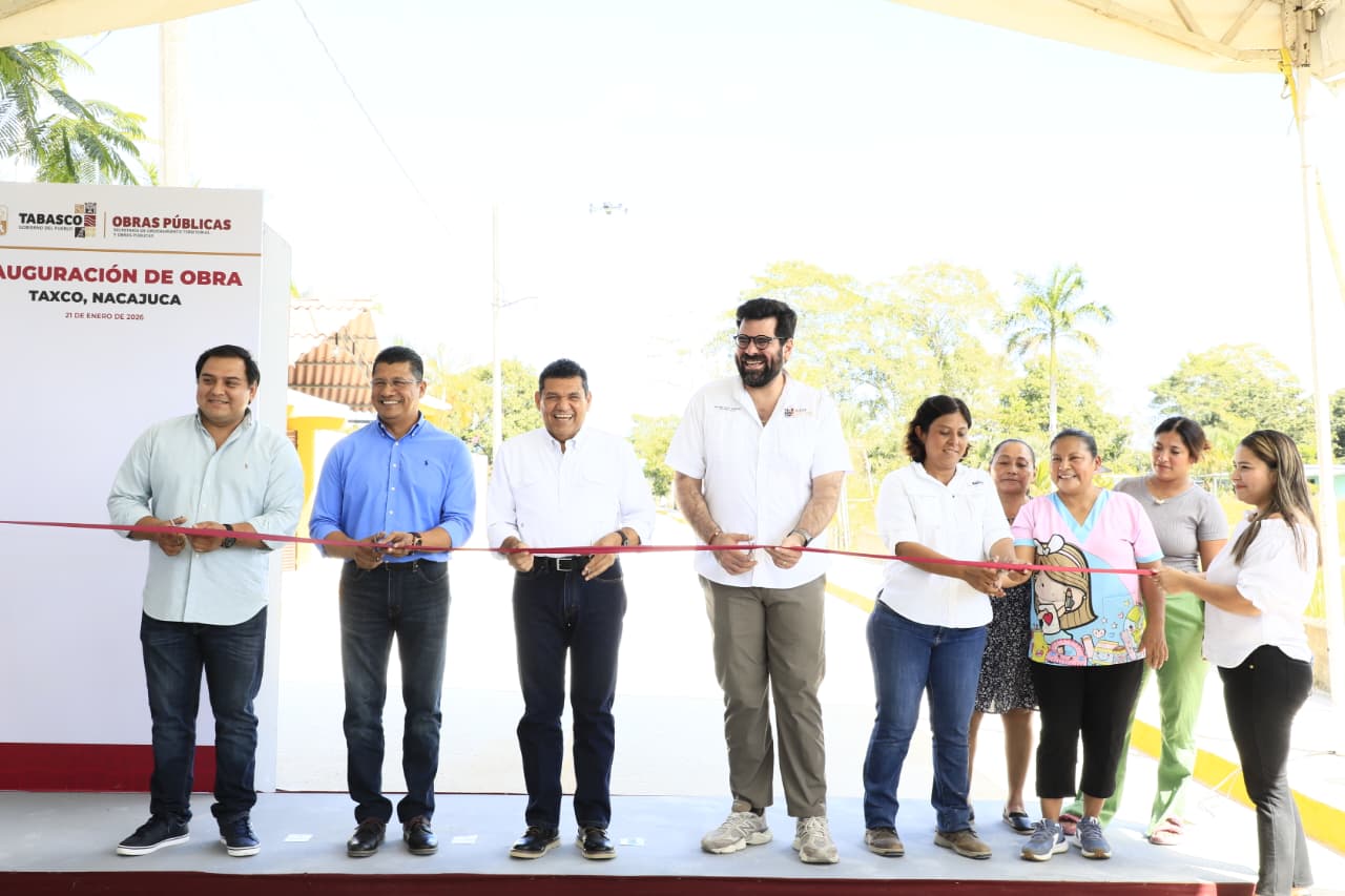 Entrega Javier May Rodríguez pavimentación de calle en ranchería Taxco, Nacajuca, como resultado de su nueva forma de gobernar y escuchar el sentir del pueblo.