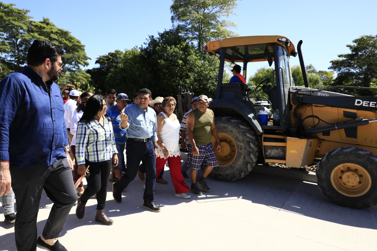 Avanza rescate de camino Zapatero-Jonuta; anuncia Gobernador rehabilitación de vías Frutilla-Los Pájaros y Monte Grande-Nuevo Mundo.