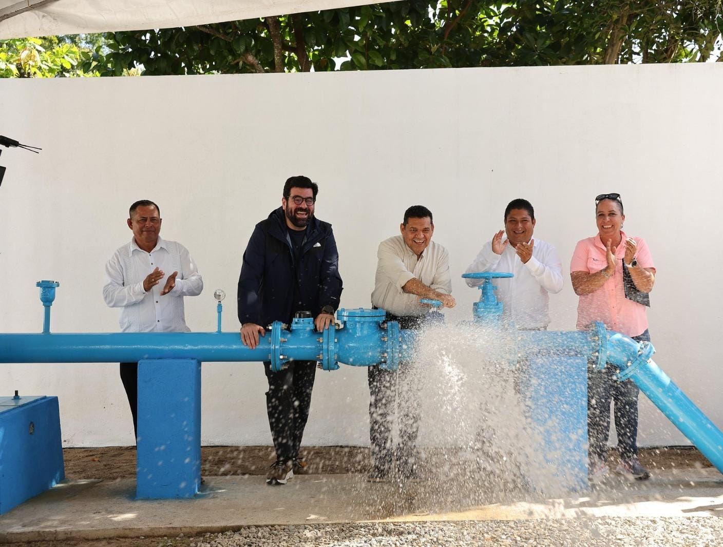 Con nuevos pozos profundos, más de 20 mil tabasqueños acceden al agua potable.