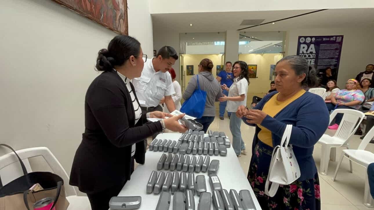 Reciben más de un centenar de cardenenses apoyos visuales y prótesis de mama, del Instituto de la Beneficencia Pública.