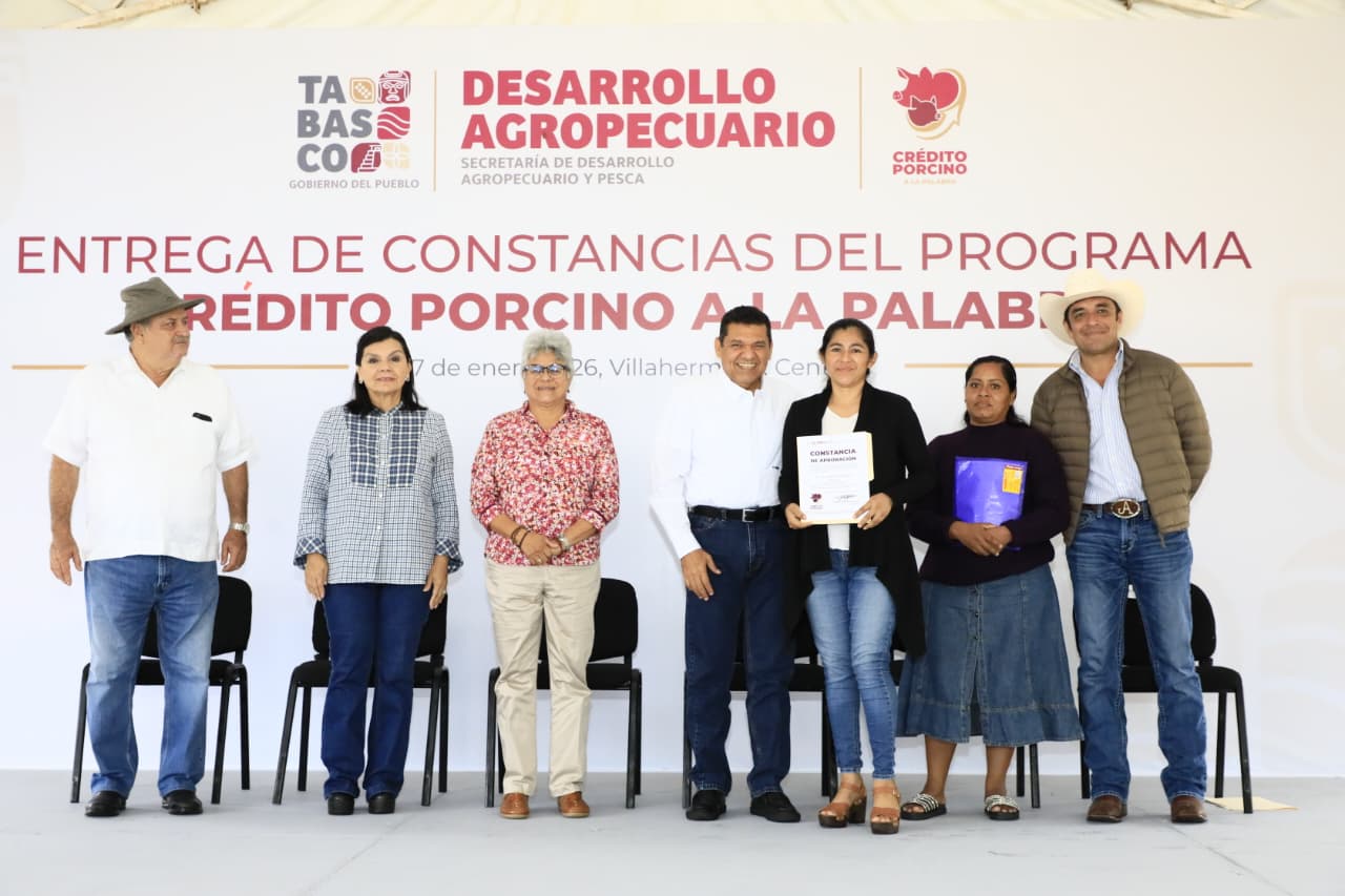 Pone en marcha Javier May programa Crédito Porcino a la Palabra con la entrega de constancias a 110 beneficiarias de 11 comunidades del municipio de Centro.