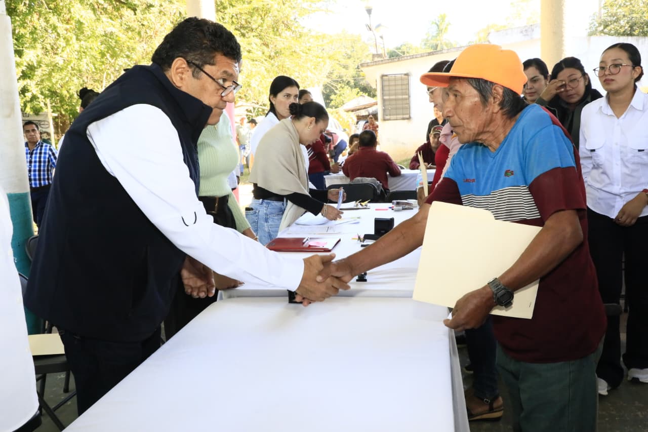 Gobierno del Estado invertirá este año 20 mdp para continuar rehabilitando la red carretera de Balancán.