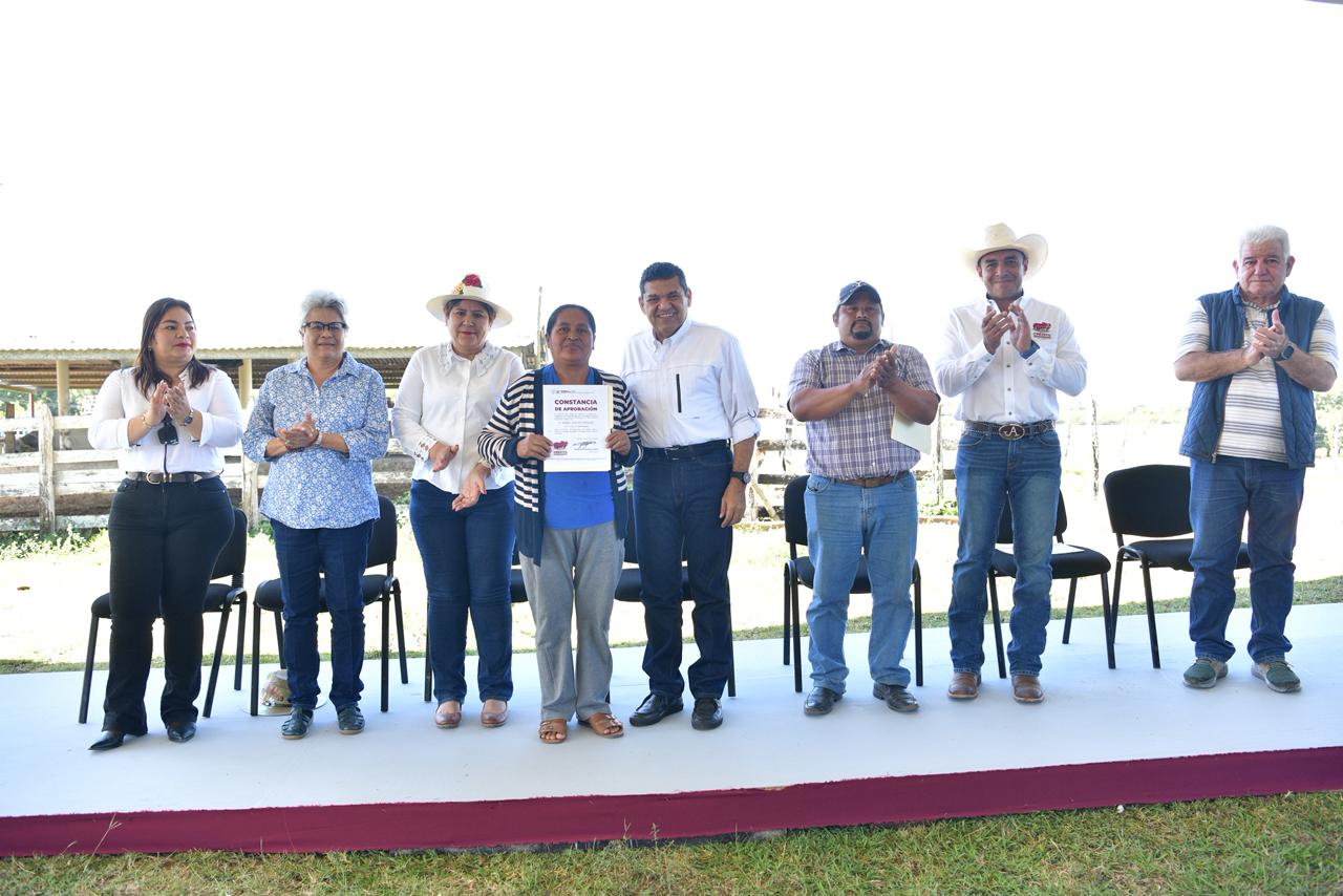 Inicia Gobierno del Estado programa Crédito Ganadero a la Palabra, en Balancán y Tenosique; Javier May entrega 200 paquetes a productores.