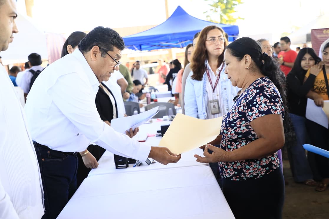 Gobierno del Estado invertirá más de 45 millones de pesos en mejoramiento de caminos para mejorar la movilidad e impulsar el desarrollo en Jalapa.