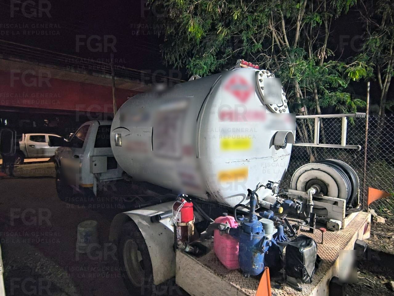 EN CATEO, FGR ASEGURA APROXIMADAMENTE SIETE MIL 700 LITROS DE GAS L.P. EN TENOSIQUE, TABASCO.