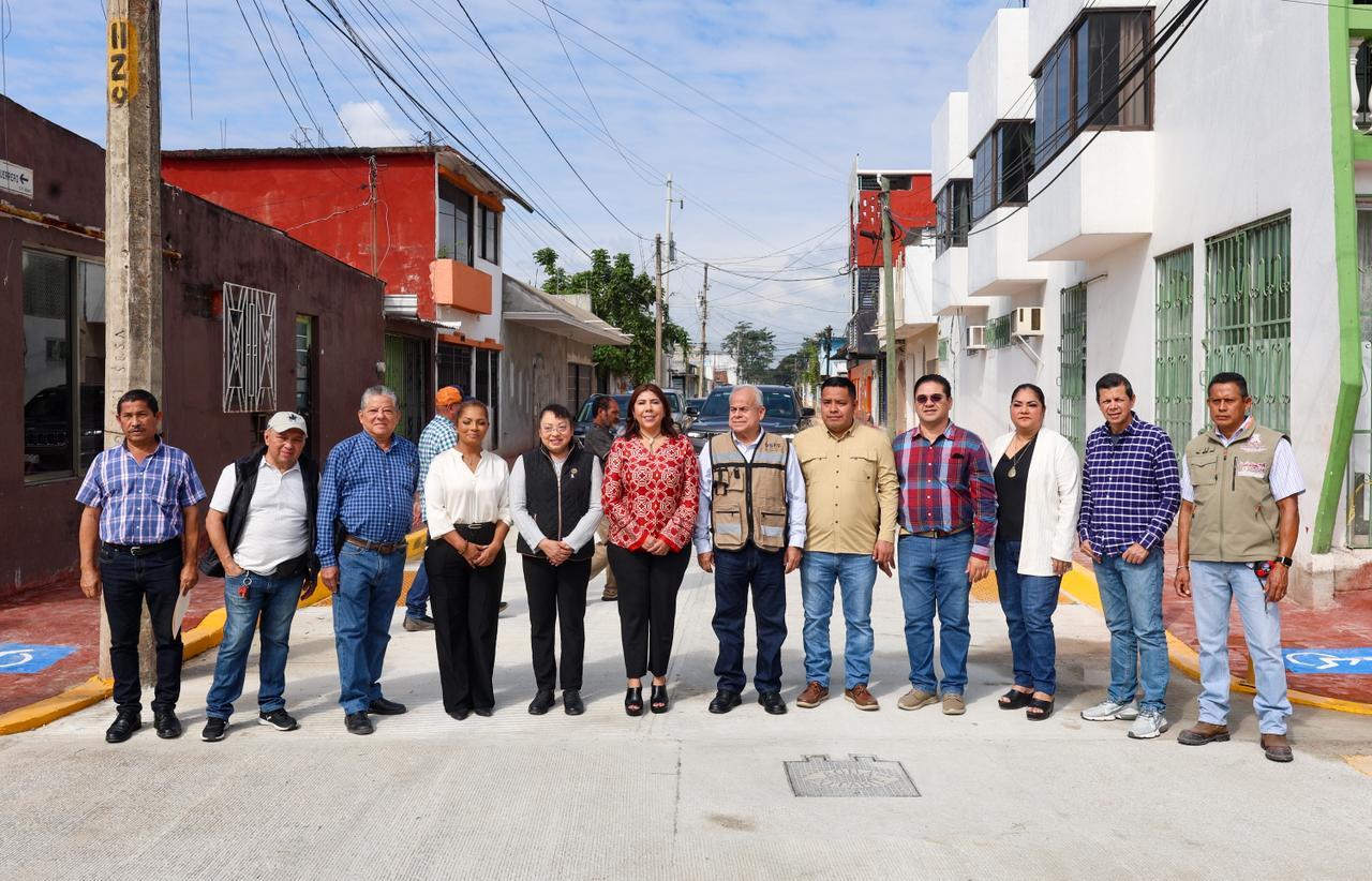 Encabezan la alcaldesa Mari Luz Velázquez Jiménez y Juan José Peralta Fócil reunión de seguimiento de obras.